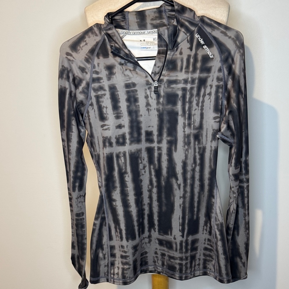 Under Armour Women's Tie-Dye Black and Gray cold gear top M